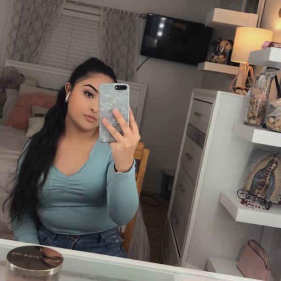 Profile Picture of Adamari Villegas (@adamarivillegas) on Poshmark