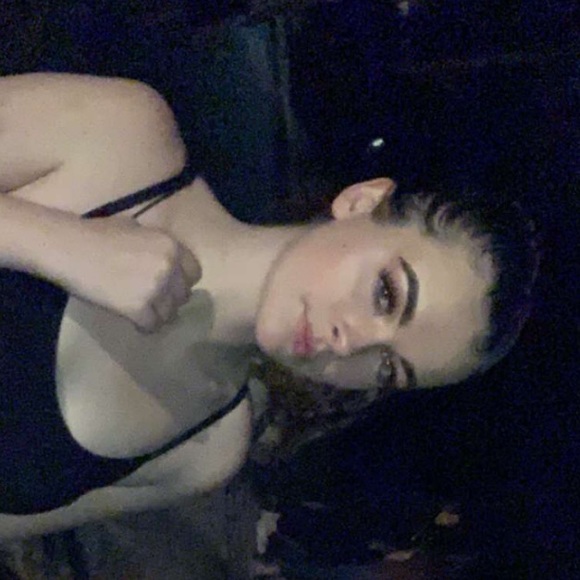 Profile Picture of Athena Howell (@athenahowell123) on Poshmark