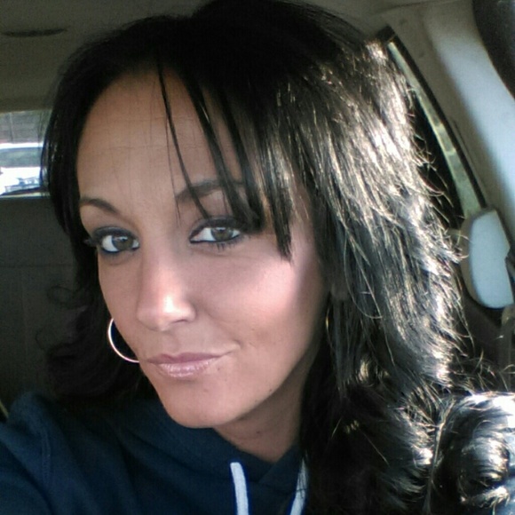 Profile Picture of Lindsey Blazis (@lblazis) on Poshmark