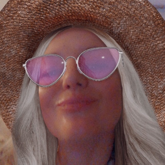 Profile Picture of Jennifer Imholt (@jenniferimholt) on Poshmark