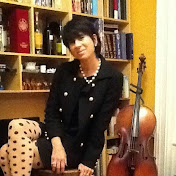 Profile Picture of Shira Dicker (@BungalowBabeNYC) on Youtube
