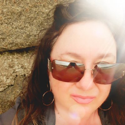 Profile Picture of Ruth Hazel Whiting 💋 (@HazelWhiting) on Twitter