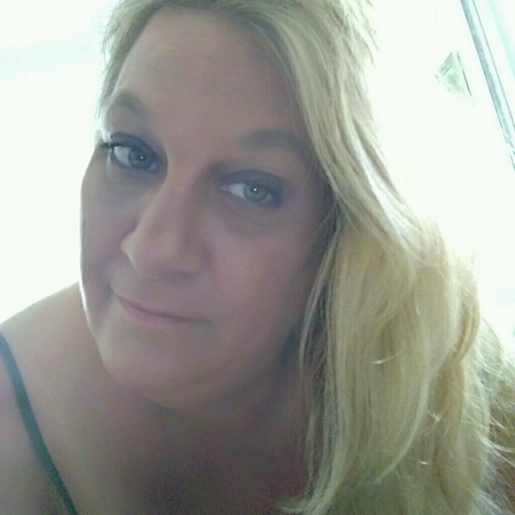 Profile Picture of Catherine Grogan (@katieemerald68) on Poshmark