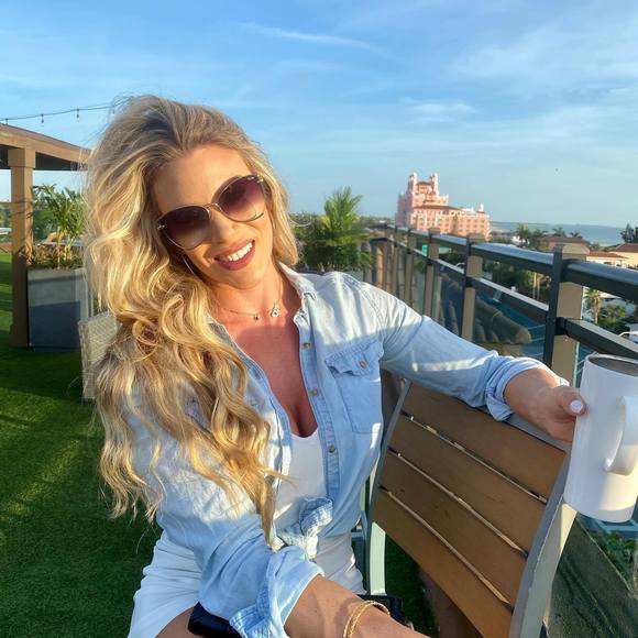 Profile Picture of Leila Sundstrom (@lsundstrom) on Poshmark