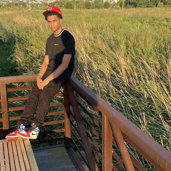 Profile Picture of Andres Andres (@yungajehniel) on Poshmark