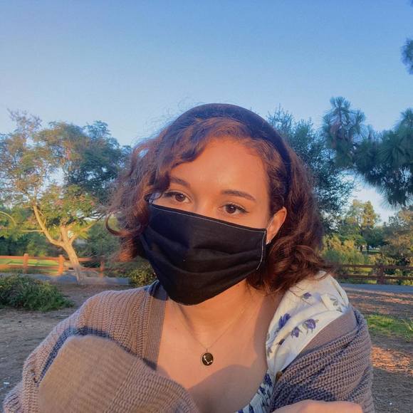 Profile Picture of Julia Acciacca (@juliaacciacca) on Poshmark