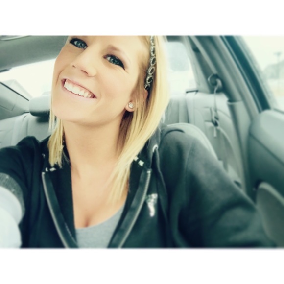 Profile Picture of Kami Menchhofer (@kmench5) on Poshmark