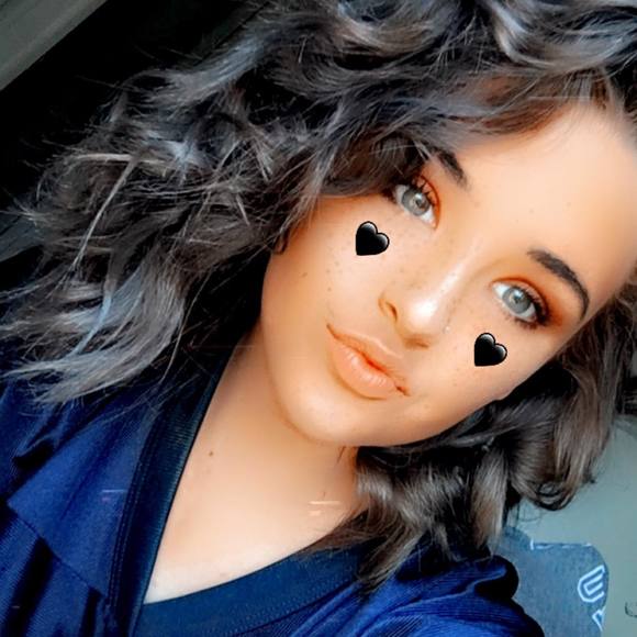 Profile Picture of Alexis Beaman (@alexis_beaman) on Poshmark