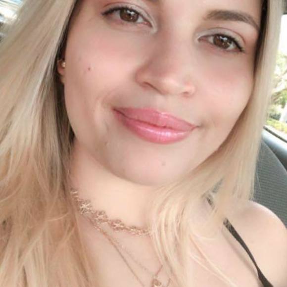 Profile Picture of Debora Rodrigues (@deboracir) on Poshmark