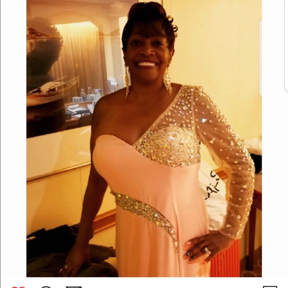 Profile Picture of Gloria Wilson (@glo111) on Poshmark