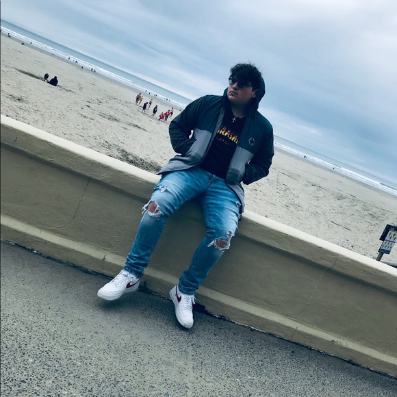 Profile Picture of Johnathan Lakey (@jjlakey24) on Poshmark