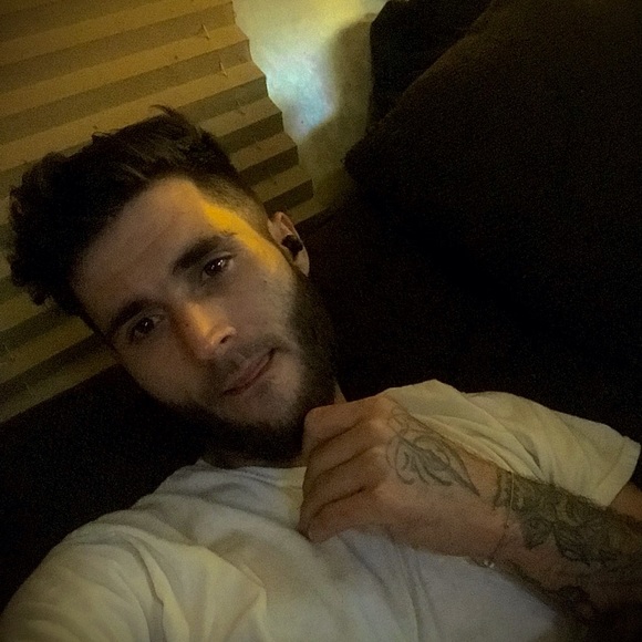 Profile Picture of Joshua Shipp (@joshuashipp74) on Poshmark