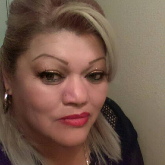 Profile Picture of Roxy Foxie (@iselarosa) on Poshmark