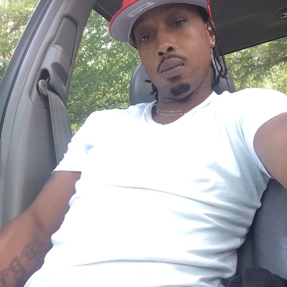 Profile Picture of Tashon Shands (@zaeshon) on Poshmark