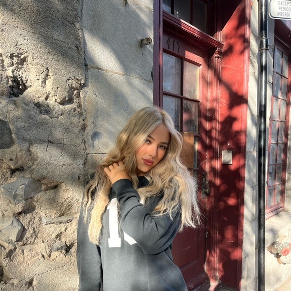 Profile Picture of Vlada Lushnikova (@vlada_lus) on Poshmark