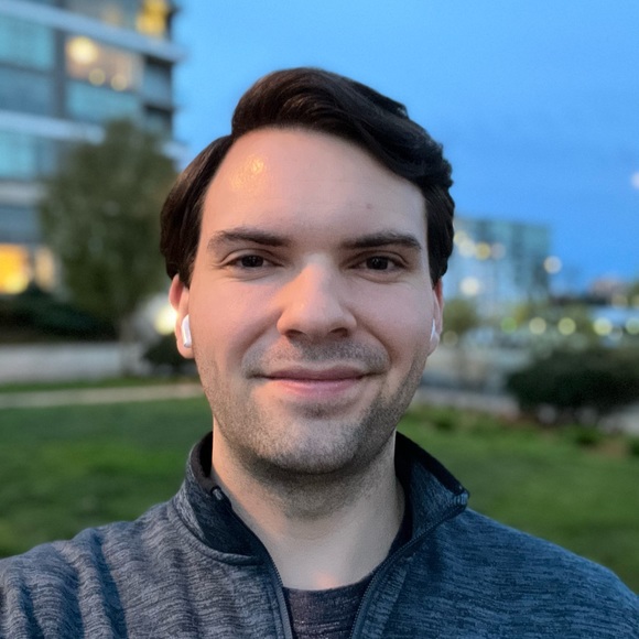 Profile Picture of Robert May (@robamay) on Poshmark