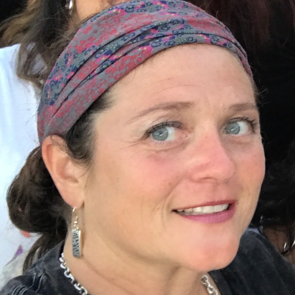 Profile Picture of Dawn Esslinger (@rossdawn35) on Poshmark