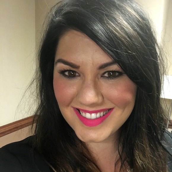 Profile Picture of Amanda Poindexter (@m1ssmandee) on Poshmark