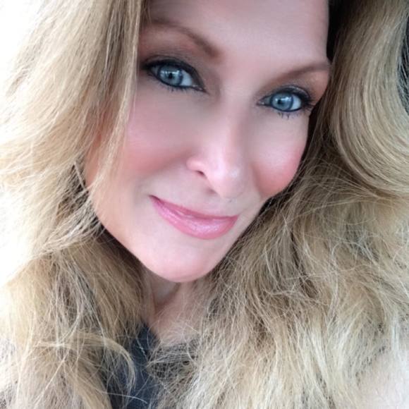 Profile Picture of Roberta Ritter (@bobbijeans2003) on Poshmark