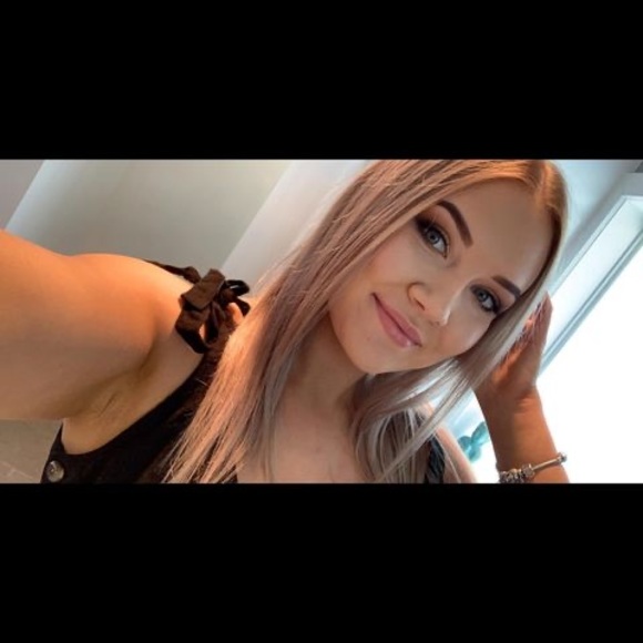 Profile Picture of Maddison Smith (@maddisonsmit850) on Poshmark