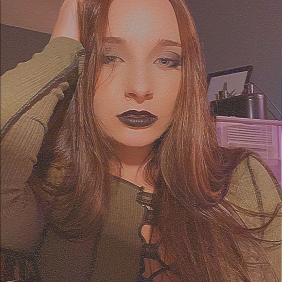 Profile Picture of Adrian Dunham (@adriandunham) on Poshmark