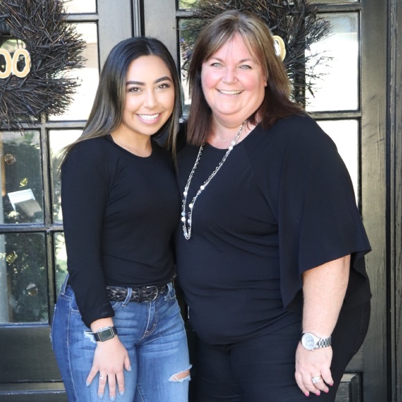 Profile Picture of Kim Mariano (@kimmariano) on Poshmark