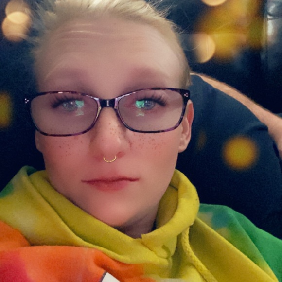 Profile Picture of Kathryn Treadaway (@kathryntreadawa) on Poshmark