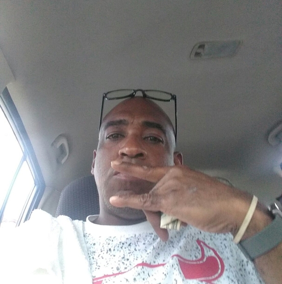 Profile Picture of Jeffrey Murphy (@jeffreymurphy) on Poshmark