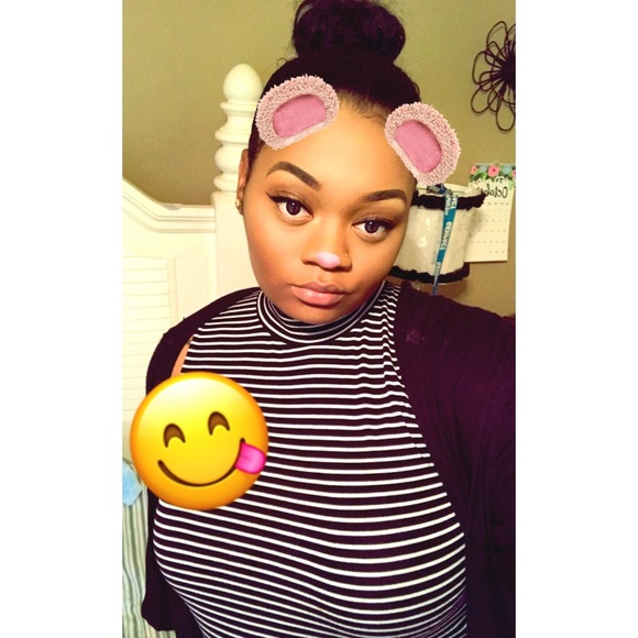 Profile Picture of Shari Wiley (@shariwiley16) on Poshmark