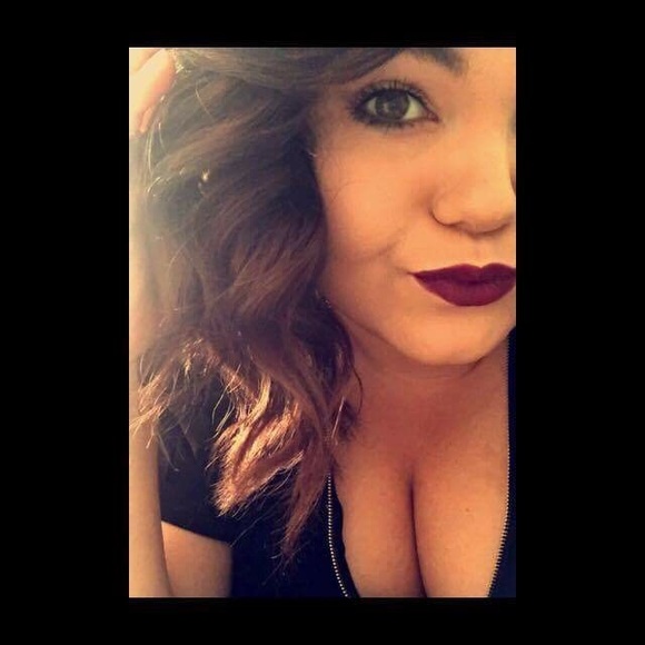 Profile Picture of Adrianna Jarrett (@adriannajarrett) on Poshmark