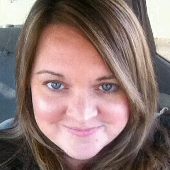 Profile Picture of Paula Bowers (@mommabowers) on Poshmark