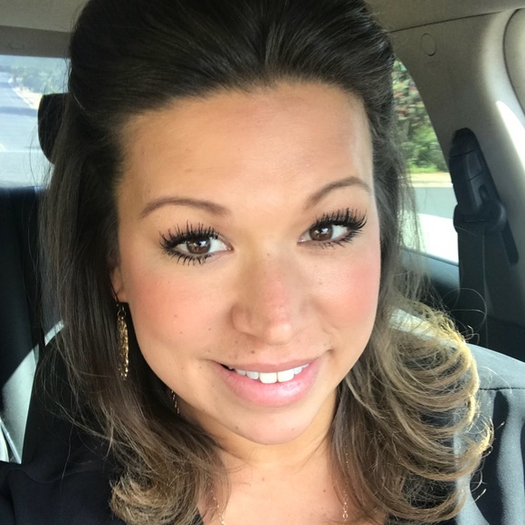 Profile Photo of Danielle Archambault (@darch1982) on Poshmark