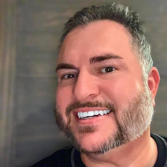 Profile Picture of Travis Bishop (@travisbishop) on Poshmark