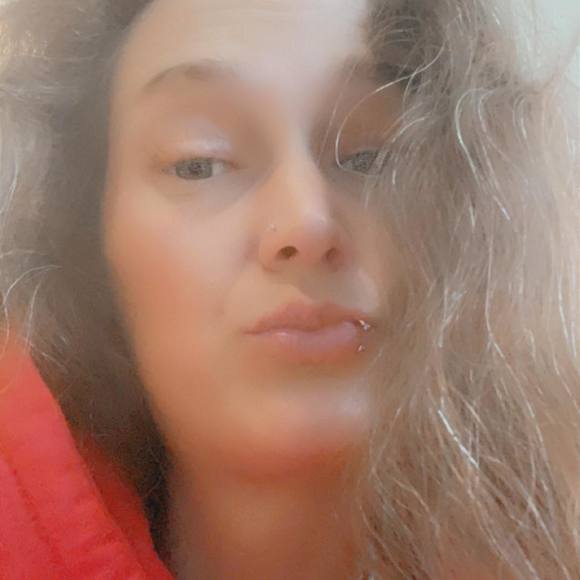 Profile Picture of Emily Heilmann (@dimples246) on Poshmark