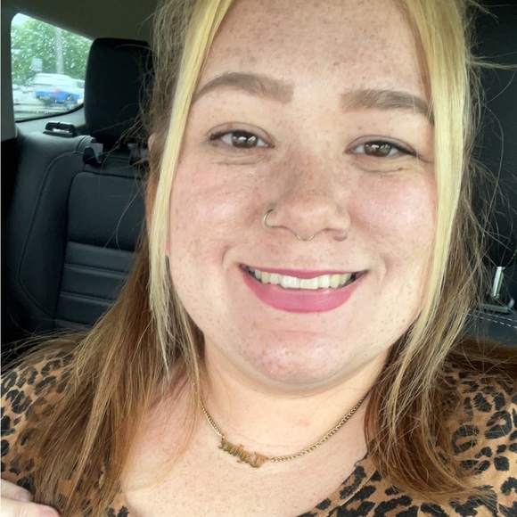 Profile Picture of Taylore Colerick (@tcolerick) on Poshmark