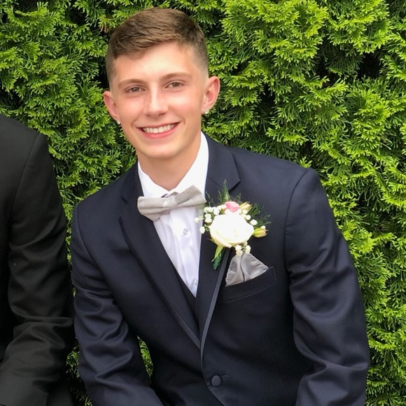 Profile Picture of Matthew Rossetti (@matthewrossetti) on Poshmark
