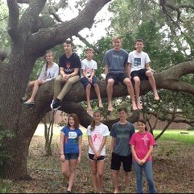 Profile Picture of Annie Brewster (@brewster_45) on Twitter