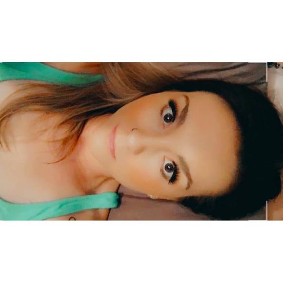 Profile Picture of Sarah Huculak (@sarahhuculak) on Poshmark