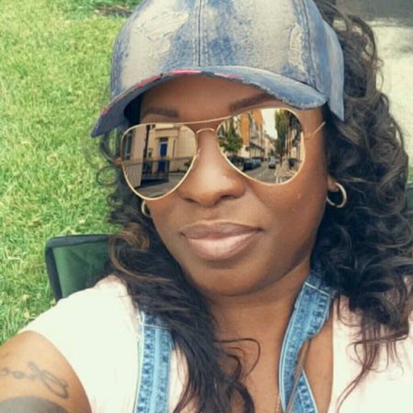 Profile Picture of Joyce Pierce (@joy198169) on Poshmark