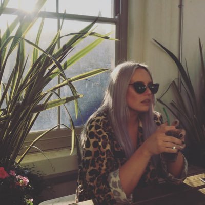 Profile Picture of Laura Brant (@Lawsthepaws) on Twitter