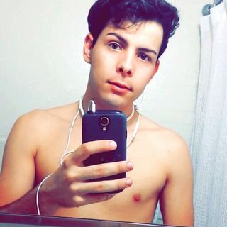 Profile Picture of Lazaro Leon (@lazaroleon1995) on Twitter