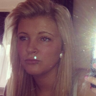 Profile Picture of Ellen Robinson (@ellenrobinson90) on Twitter