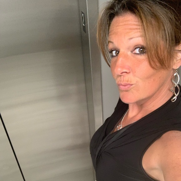 Profile Picture of Helena Larsen (@1helena1975) on Poshmark