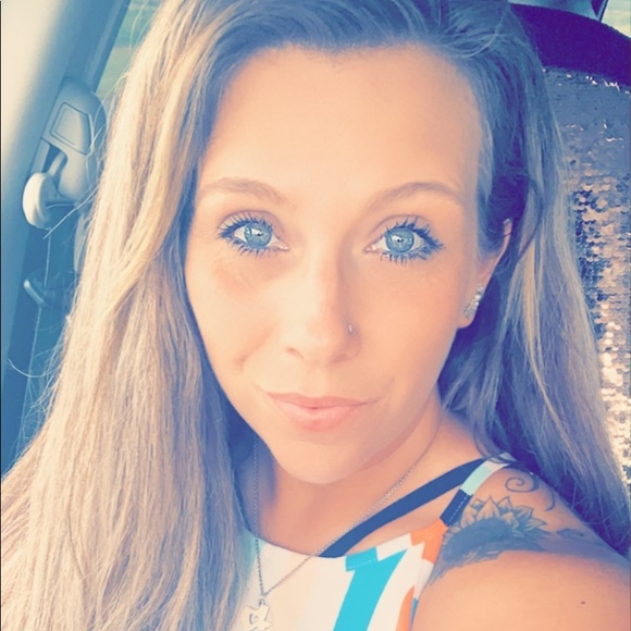 Profile Picture of Ericka Dowds (@elynnd77) on Poshmark