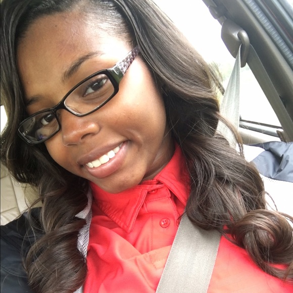 Profile Picture of Tangeria Cabble (@tangeria96) on Poshmark