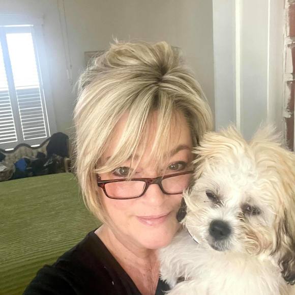 Profile Picture of Diane Frankenberg (@dianefrankenber) on Poshmark