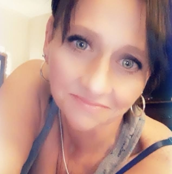 Profile Picture of Cheri Elswick (@cherielswick) on Poshmark