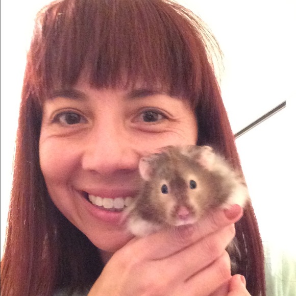 Profile Picture of Andrea Alfano (@andy111073) on Poshmark