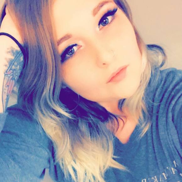 Profile Picture of Jessica Parsons (@booshey) on Poshmark