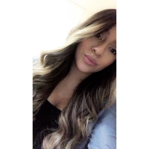 Debora Santos - Poshmark Profile Picture of Debora Santos (@deb_santos23) on Poshmark